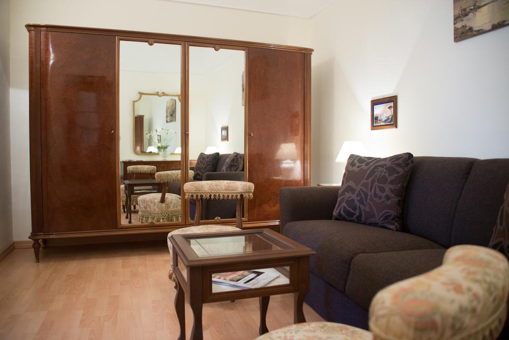 Il Giglio Rosso Apartment เนเปิลส์ ห้อง รูปภาพ