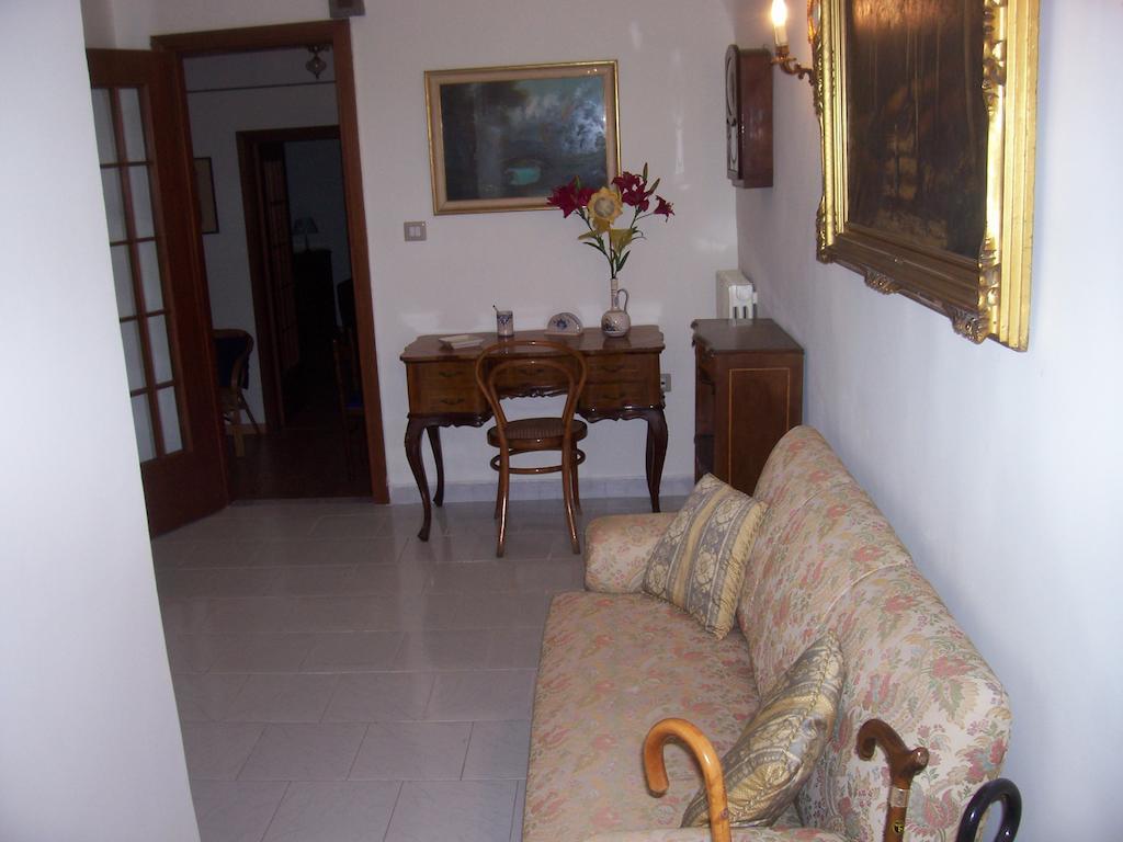 Il Giglio Rosso Apartment เนเปิลส์ ห้อง รูปภาพ