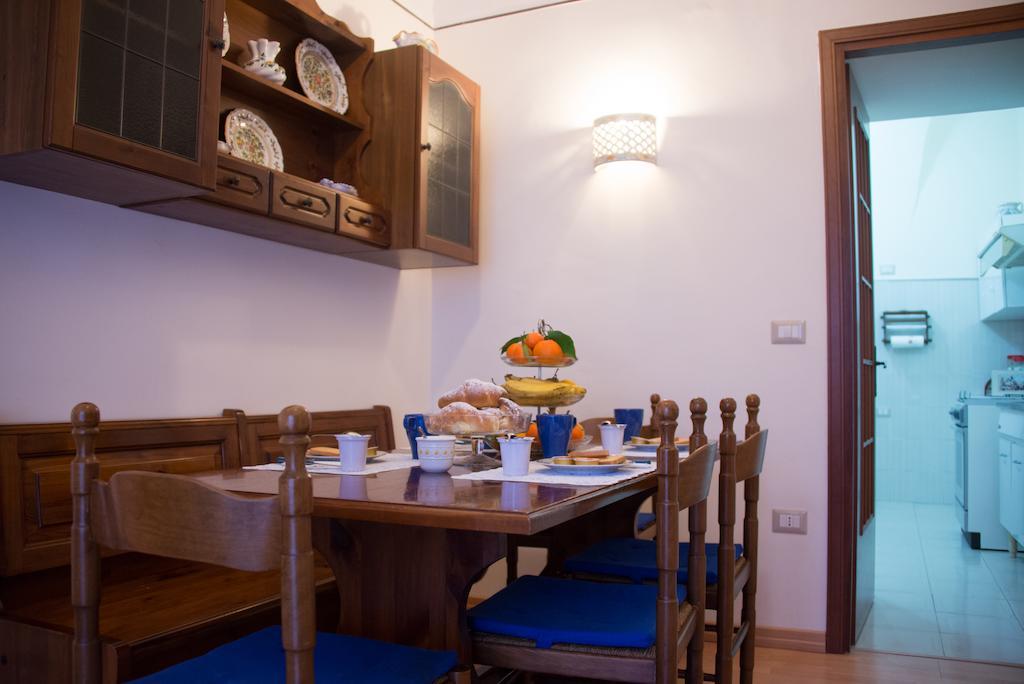 Il Giglio Rosso Apartment เนเปิลส์ ห้อง รูปภาพ