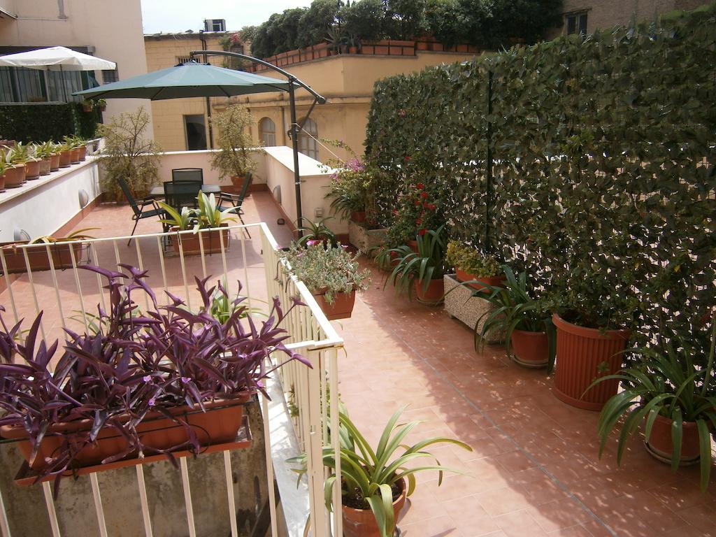Il Giglio Rosso Apartment เนเปิลส์ ห้อง รูปภาพ