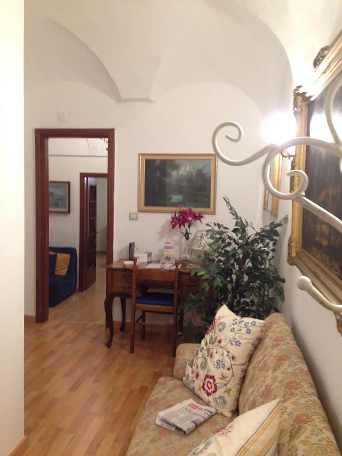 Il Giglio Rosso Apartment เนเปิลส์ ภายนอก รูปภาพ